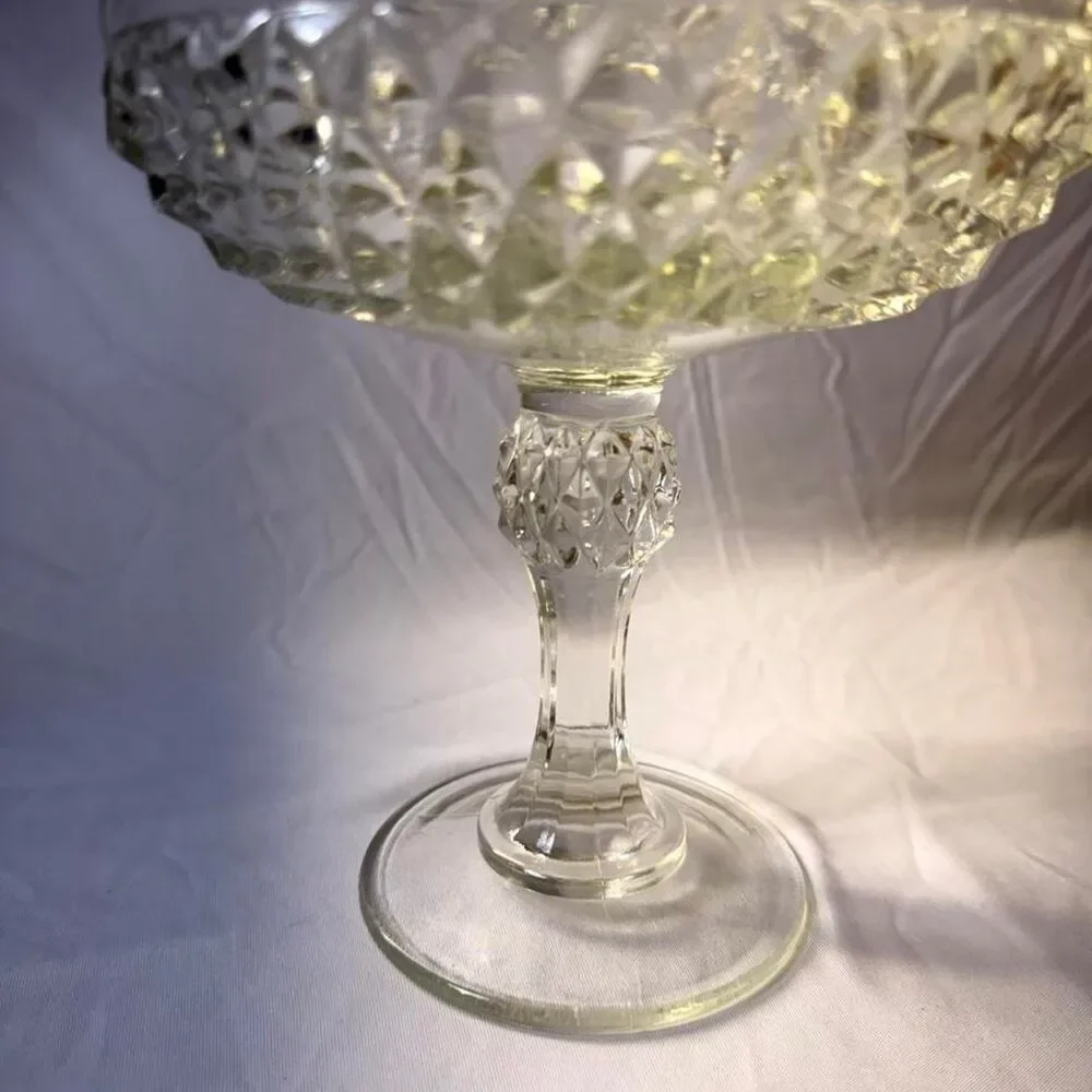 Unbranded White and Silver Dinnerware